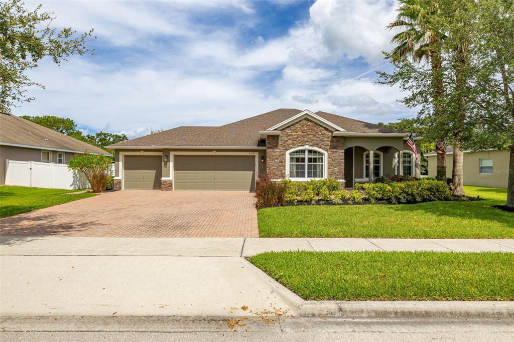 829 BAINBRIDGE LOOP