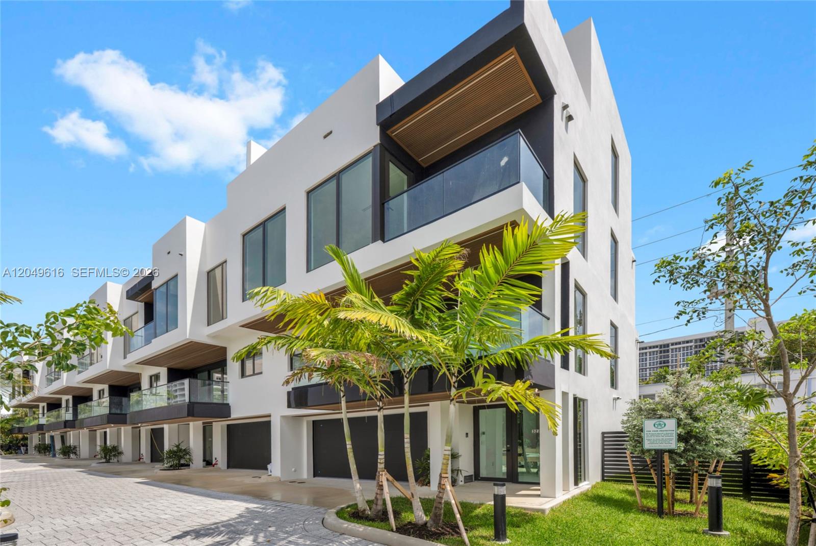 3220 NE 7th St, Pompano Beach FL 33062