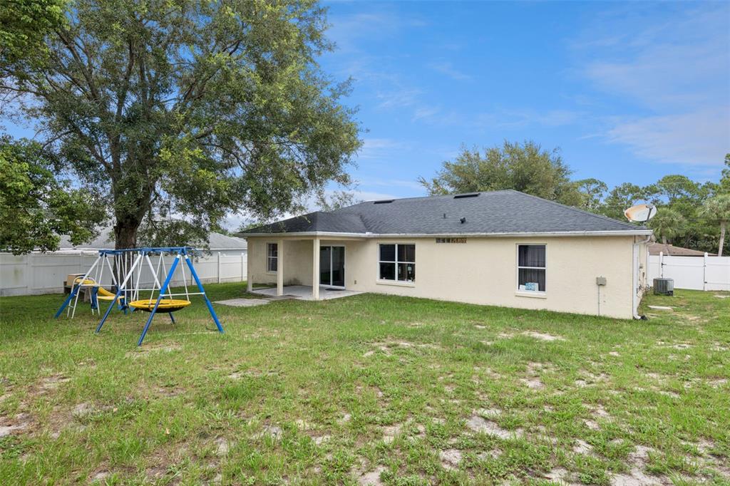 939 CLOVERLEAF BOULEVARD, DELTONA, FL — photo 3 of 15
