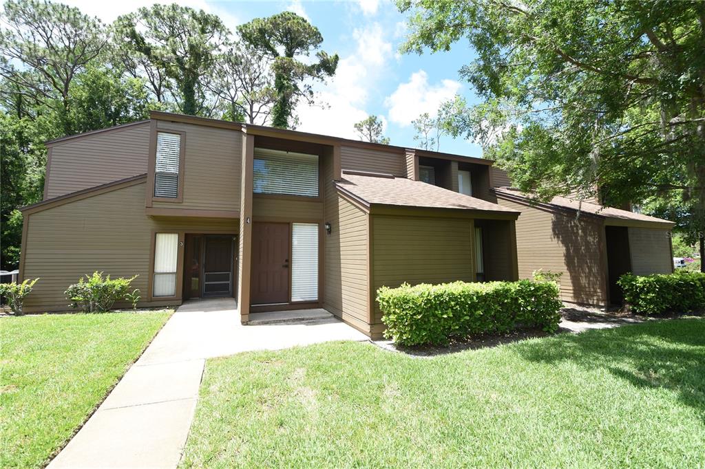4 SOUTHBURY COURT UNIT 4