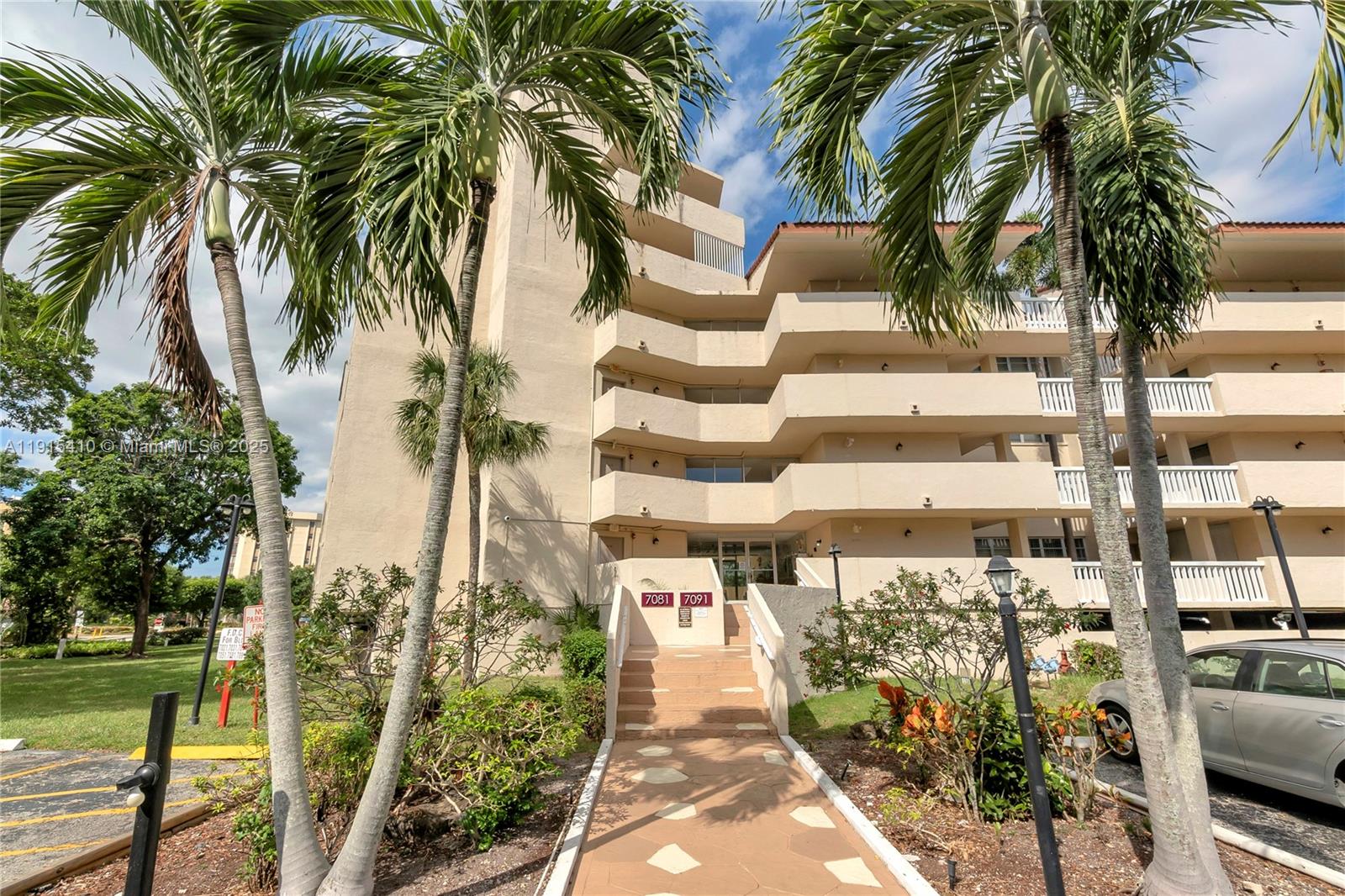 7081 Environ Blvd # 641, Lauderhill FL 33319