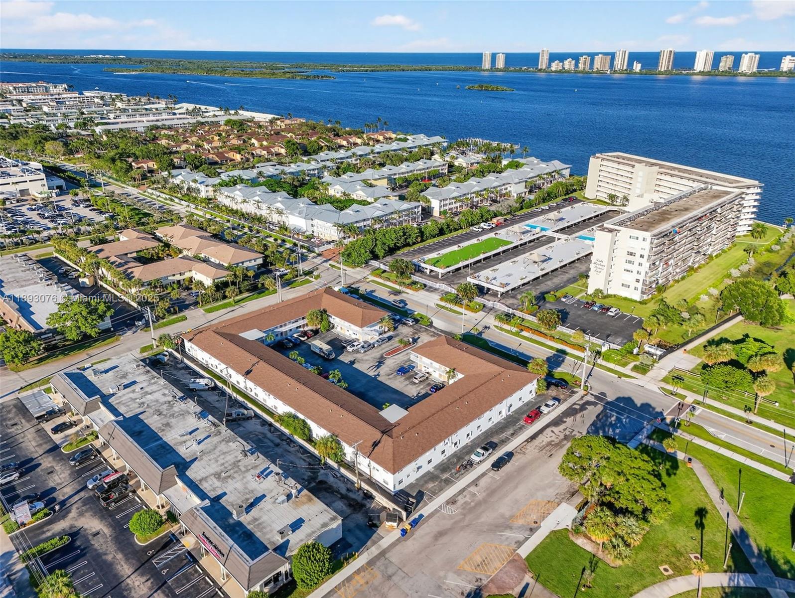 810 Lake Shore Dr # 40, Lake Park FL 33403