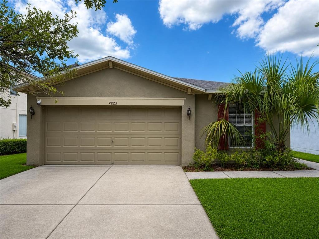 7823 CARRIAGE POINTE DRIVE
