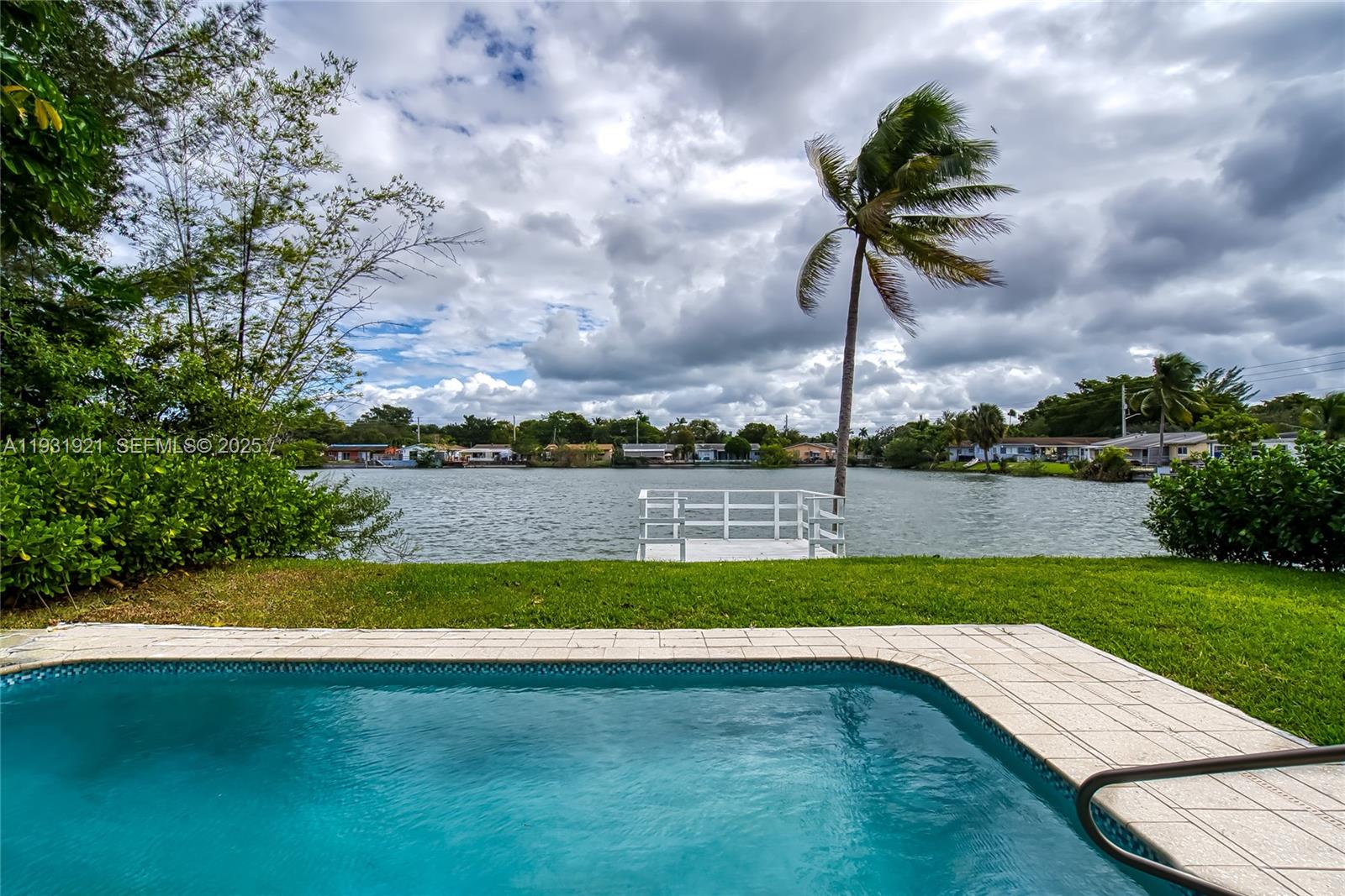 251 SW 9th Ave, Hallandale Beach FL 33009