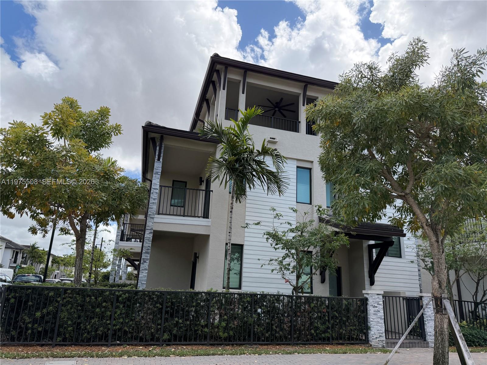 8304 NW 49th St, Doral FL 33166
