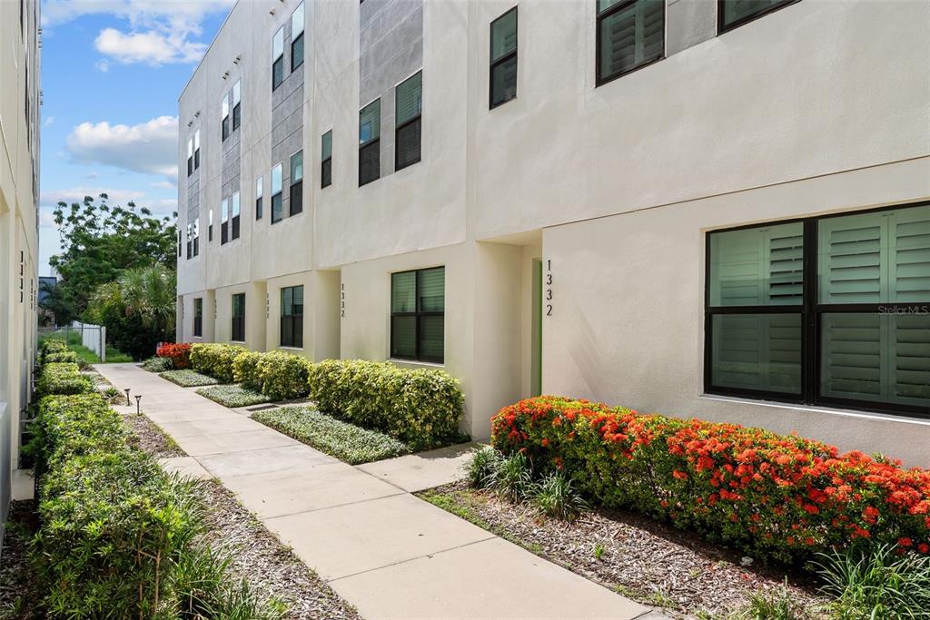 1332 W GRAY STREET UNIT 8