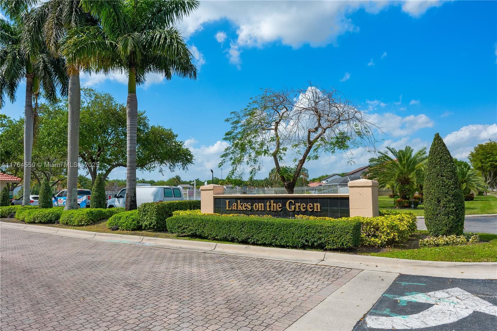 19852 NW 88th Ave, Hialeah FL 33018