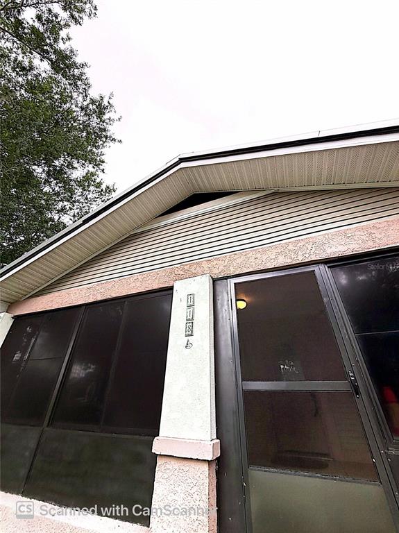 The exterior view shows a screened-in porch entrance with a stucco pillar and address numbers — 118 W DREW STREET, PLANT CITY, FL