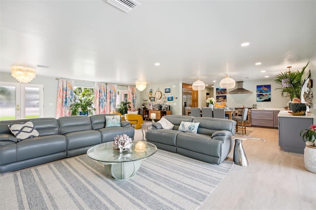 613 BUTTONWOOD DRIVE, LONGBOAT KEY, FL — photo 2 of 30