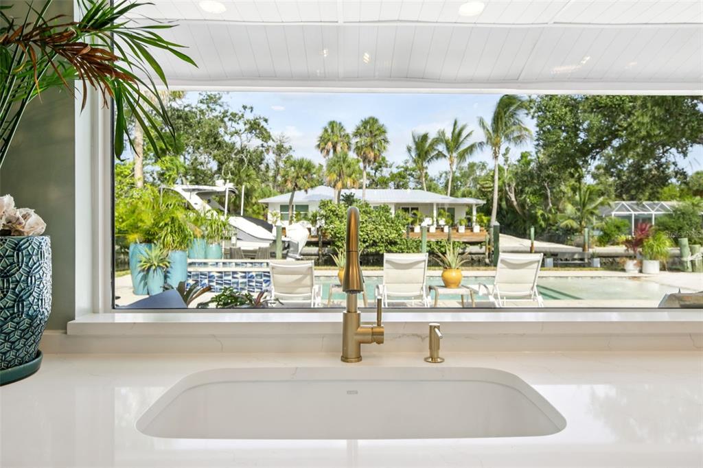 613 BUTTONWOOD DRIVE, LONGBOAT KEY, FL — photo 4 of 30