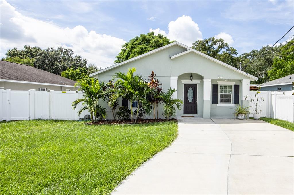 811 HOFFMAN BOULEVARD, TAMPA, FL — photo 2 of 15