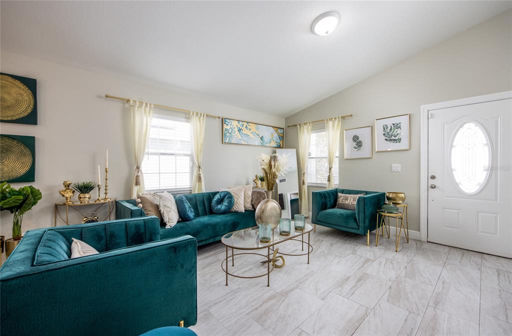 811 HOFFMAN BOULEVARD, TAMPA, FL — photo 3 of 15
