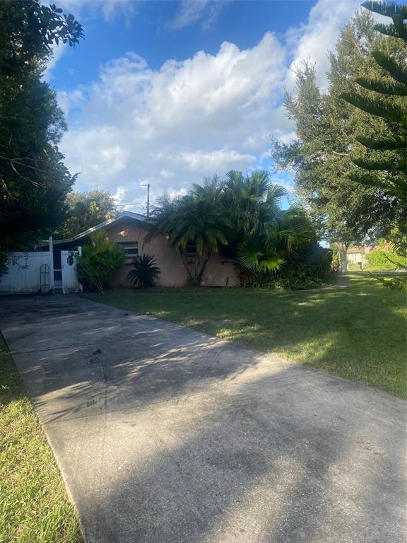 2212 WOODLAND DRIVE