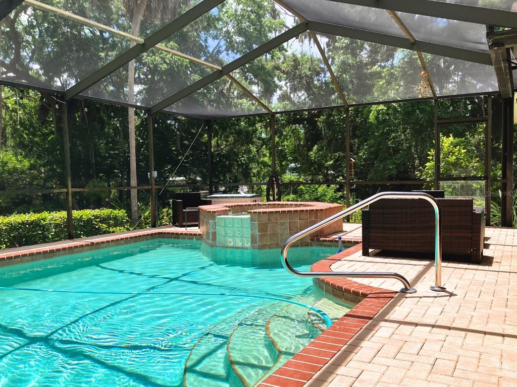 A screened-in swimming pool and hot tub with brick coping and a paved deck — 11878 W RIVERHAVEN DRIVE, HOMOSASSA, FL