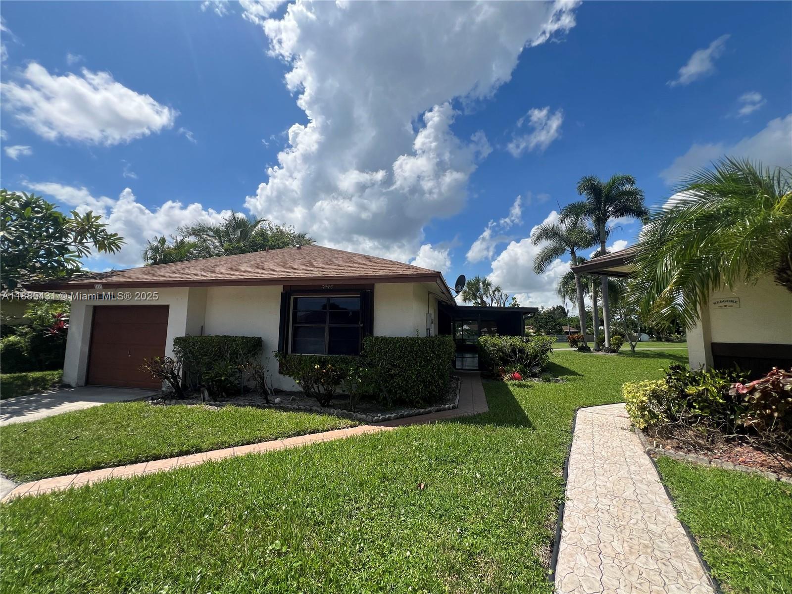 5445 Mendoza St, West Palm Beach FL 33415