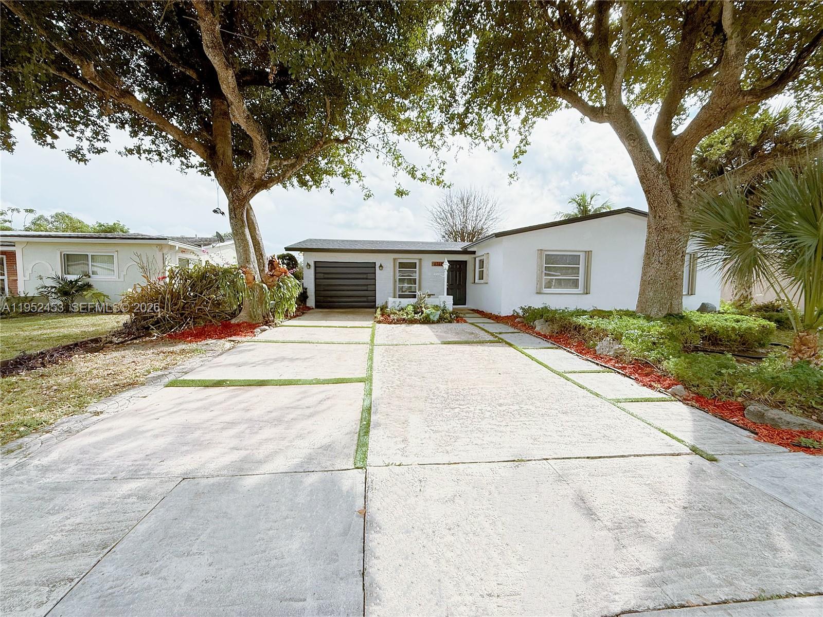 6360 SW 9th Pl, North Lauderdale FL 33068