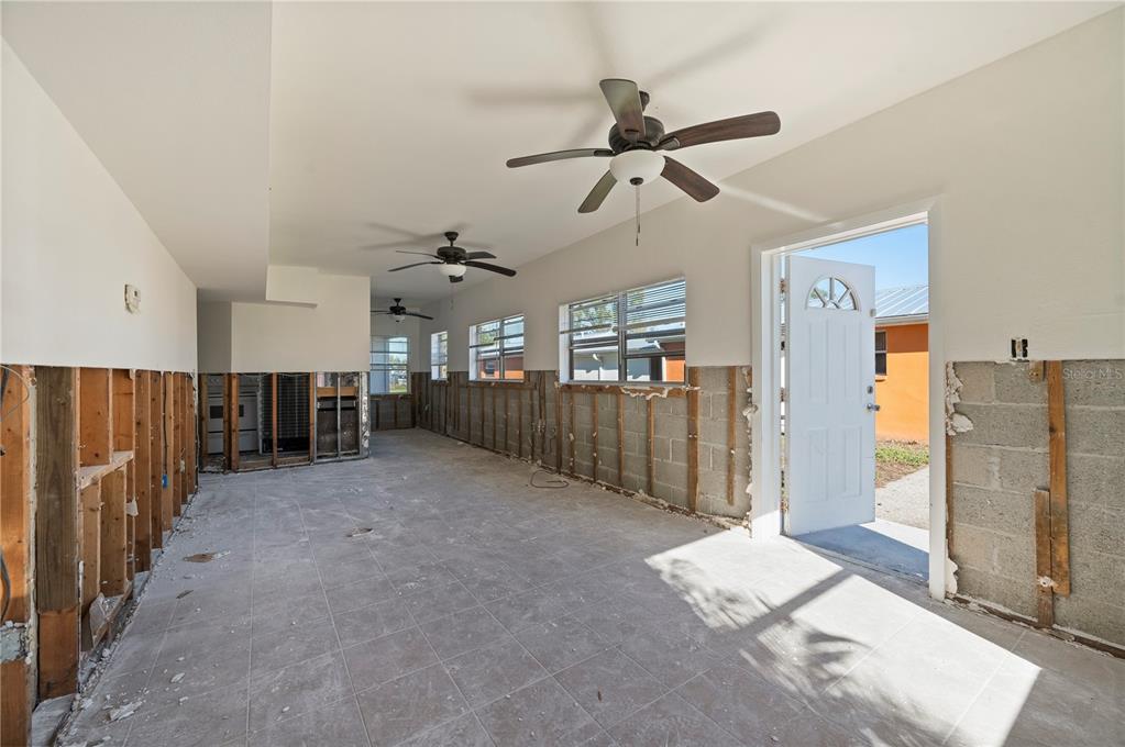 23116 SENECA AVENUE, PUNTA GORDA, FL — photo 5 of 28