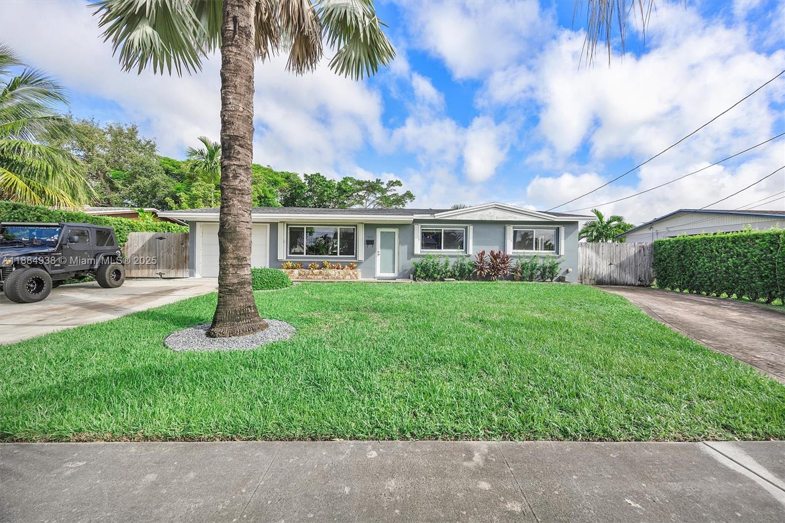 10521 SW 49th St, Miami FL 33165