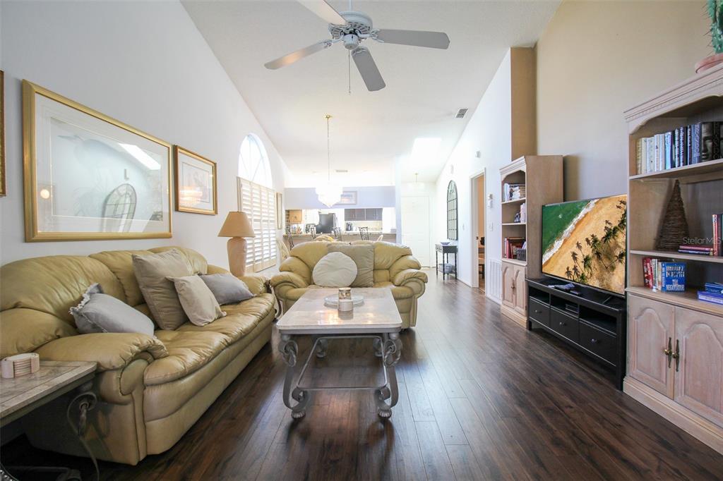 502 SANDERLING CIRCLE, BRADENTON, FL — photo 3 of 30