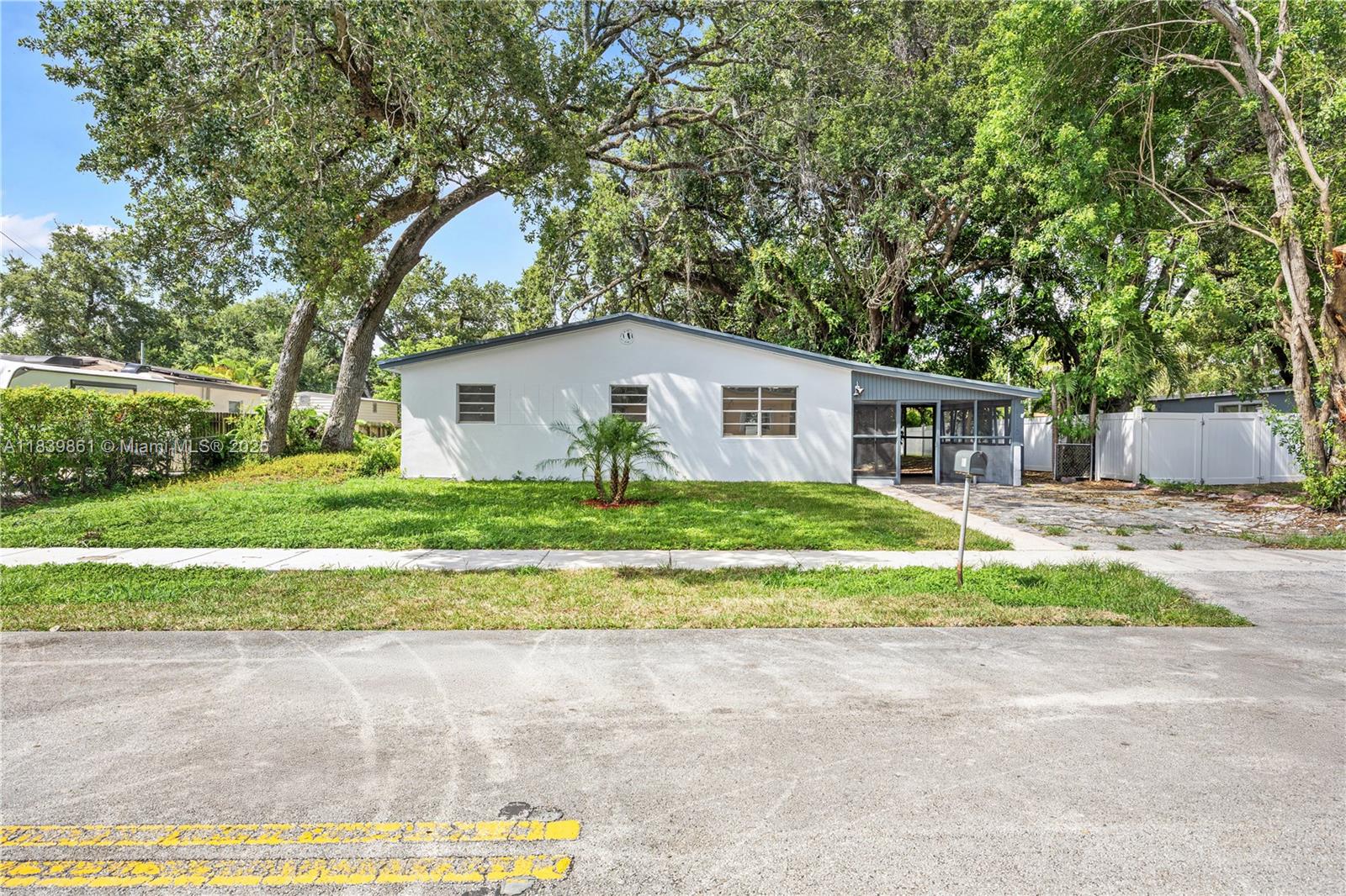 4110 SW 32nd Ct, West Park FL 33023