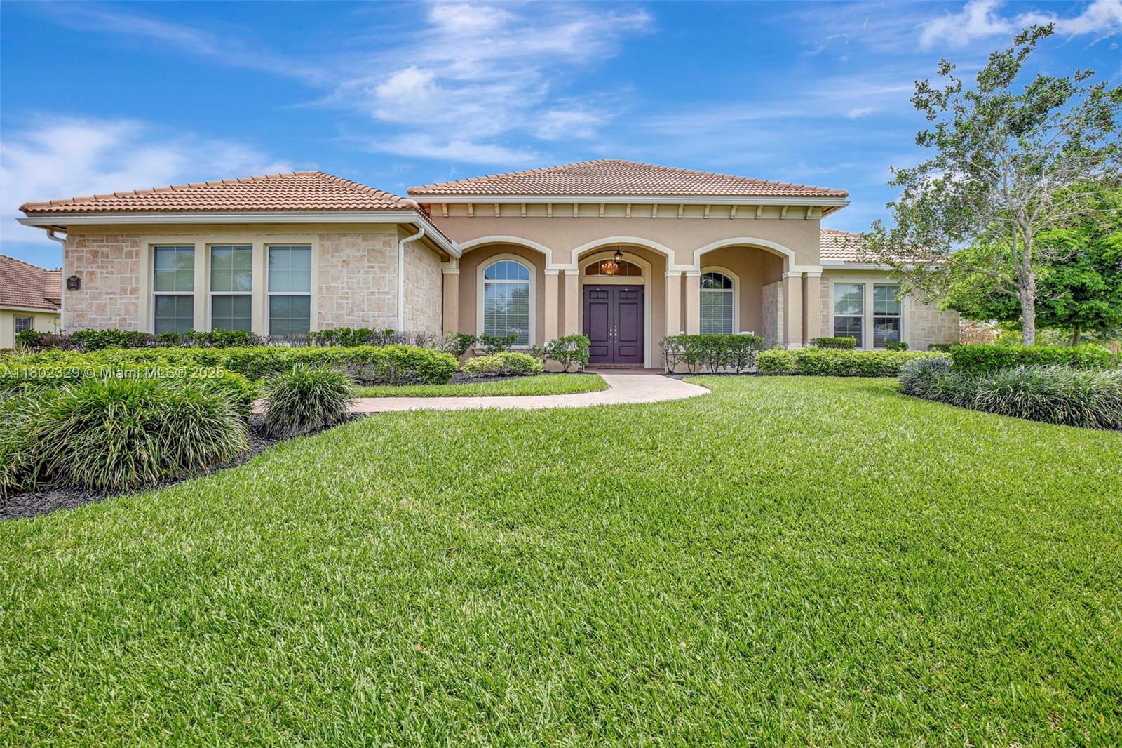 5474 S Sterling Ranch Cir, Davie FL 33314