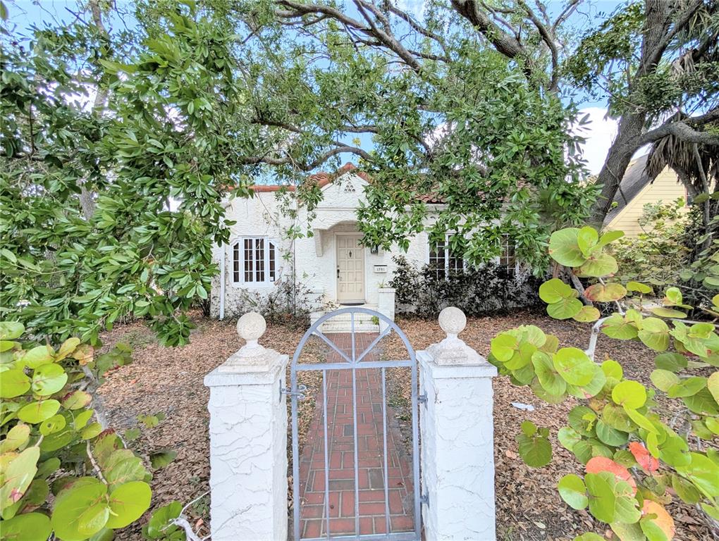 1701 SIESTA DRIVE