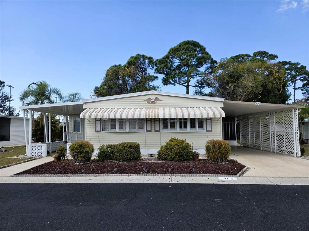 302 OAKWOOD BOULEVARD W