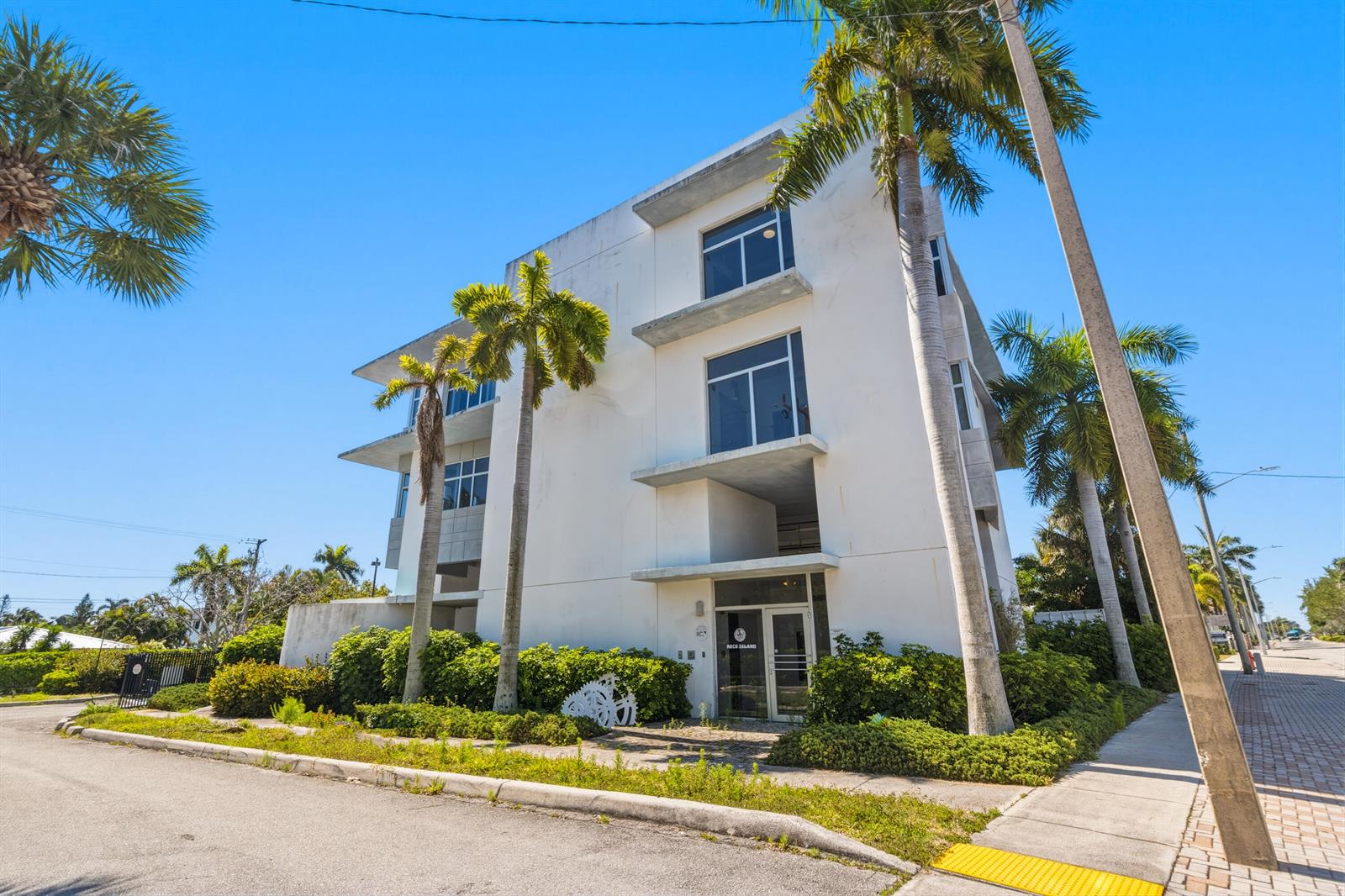 3330 N Federal Highway, Boynton Beach FL 33435