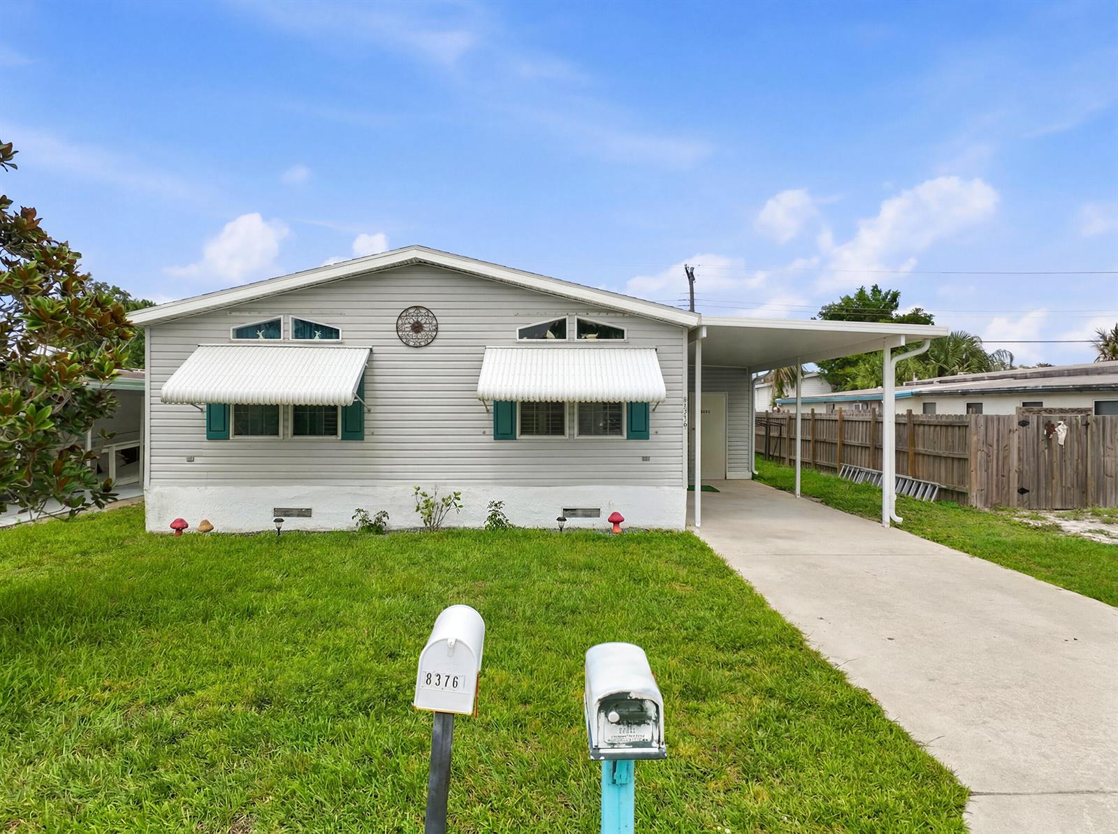 8355 SE Wren Avenue, Hobe Sound FL 33455