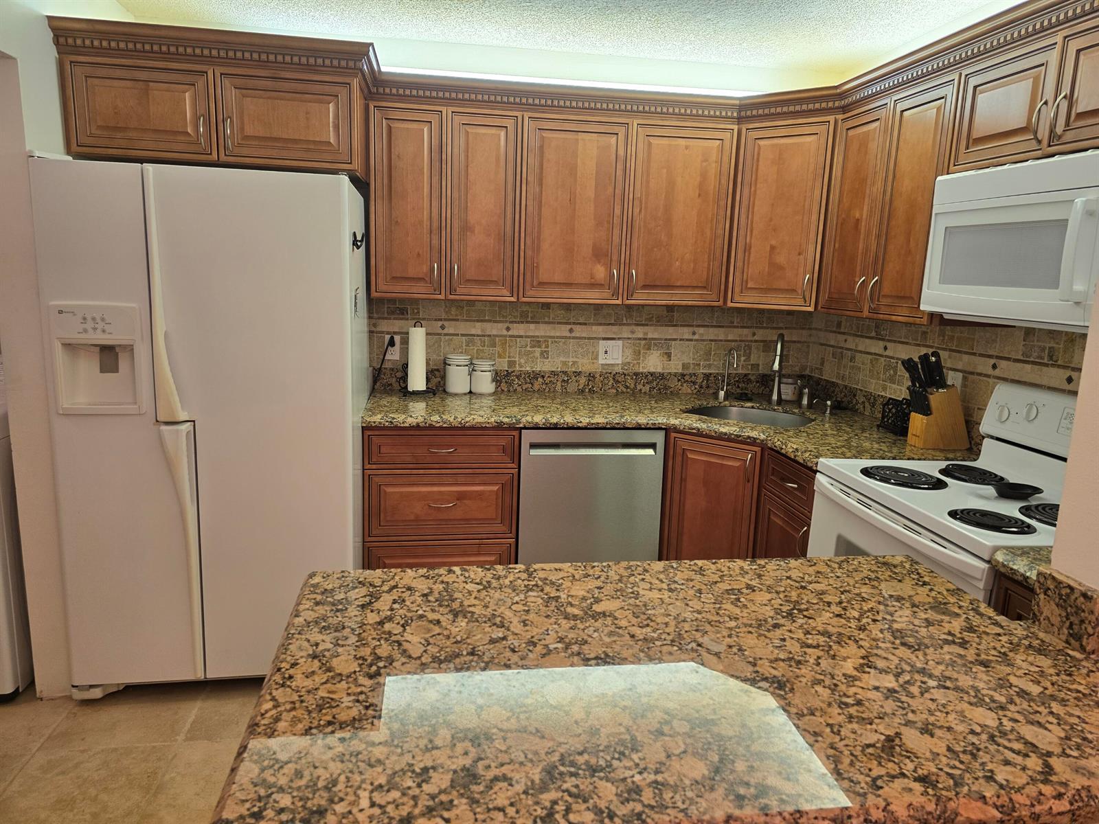 kitchen — 317 Pine Ridge Circle, FL 33463, FL