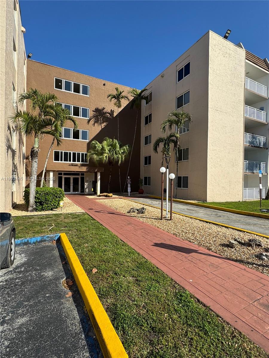 6960 Miami Gardens Dr # 516, Hialeah FL 33015