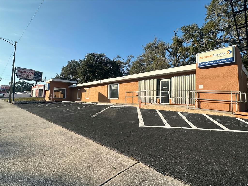 550 E BAY DRIVE, LARGO, FL — photo 2 of 6