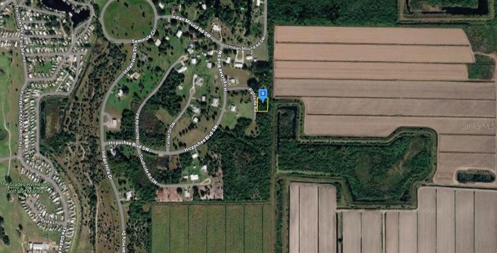This is an aerial map view showing a highlighted property lot near a residential area — 1095 RIGHT SIDE ROAD, MOORE HAVEN, FL
