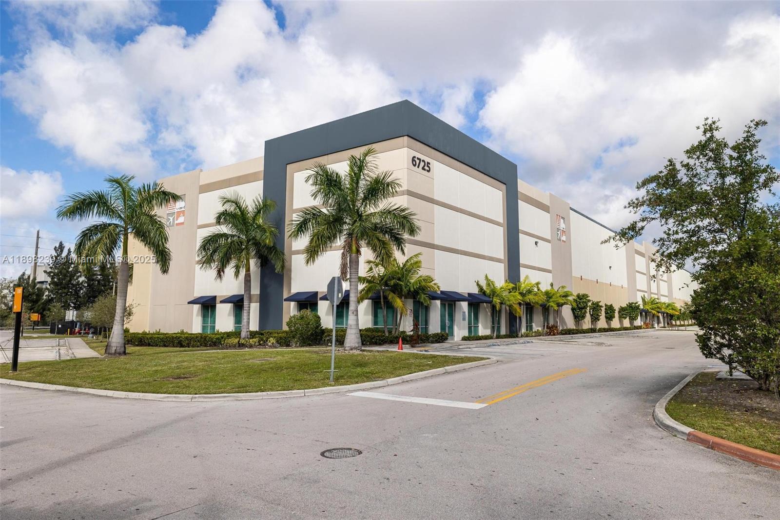 6725 NW 36th St, Miami FL 33166