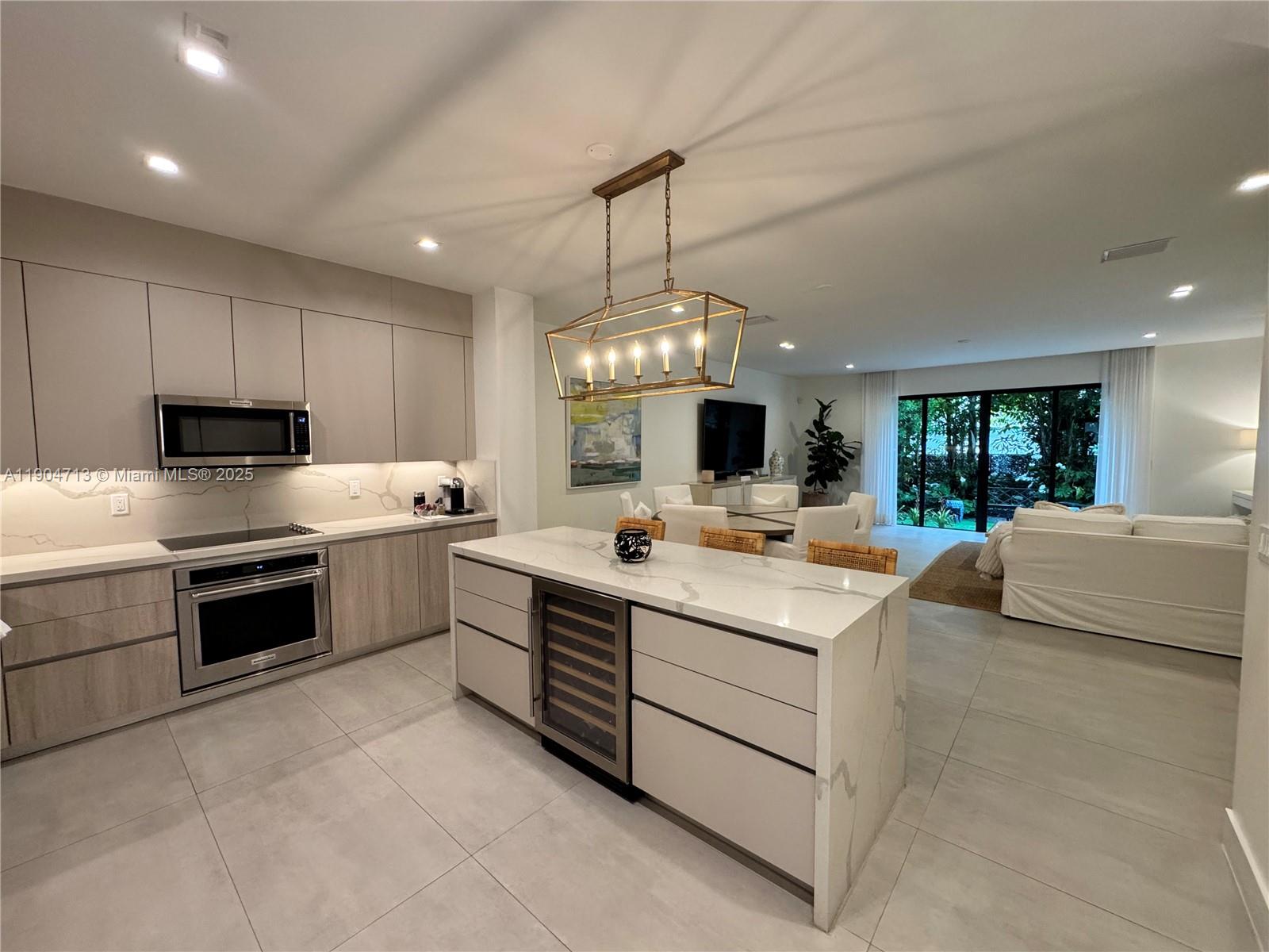 6824 SW 80th St, Miami FL 33143
