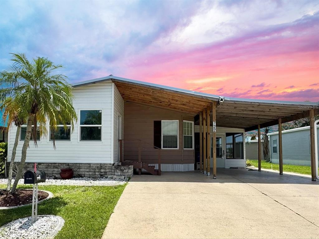 722 RIVERVIEW CIRCLE