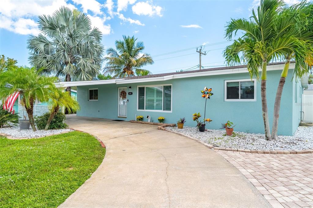 693 IXORA DRIVE