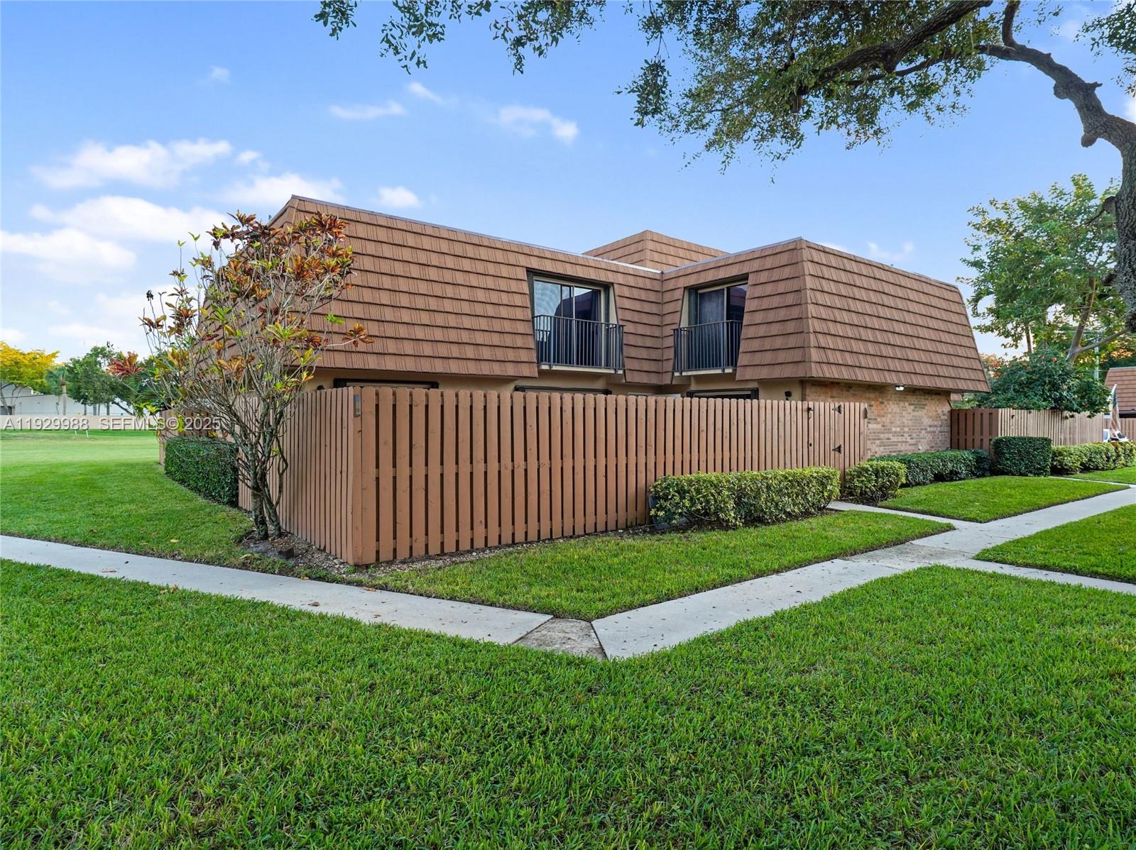 2565 Garden Ct, Cooper City FL 33026