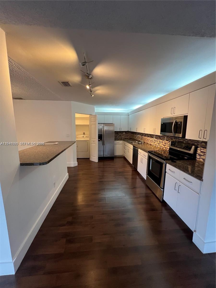 561 Racquet Club Rd # 21, Weston FL 33326