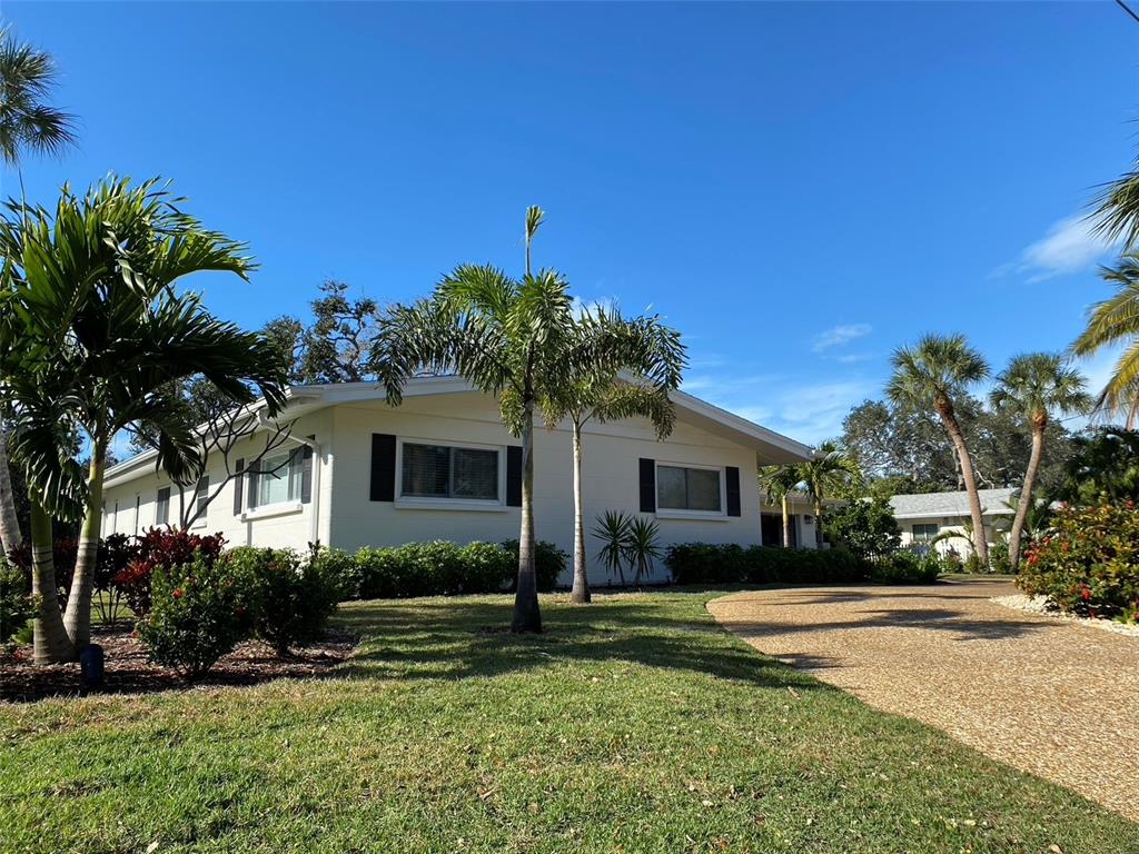 814 PARADISE WAY
