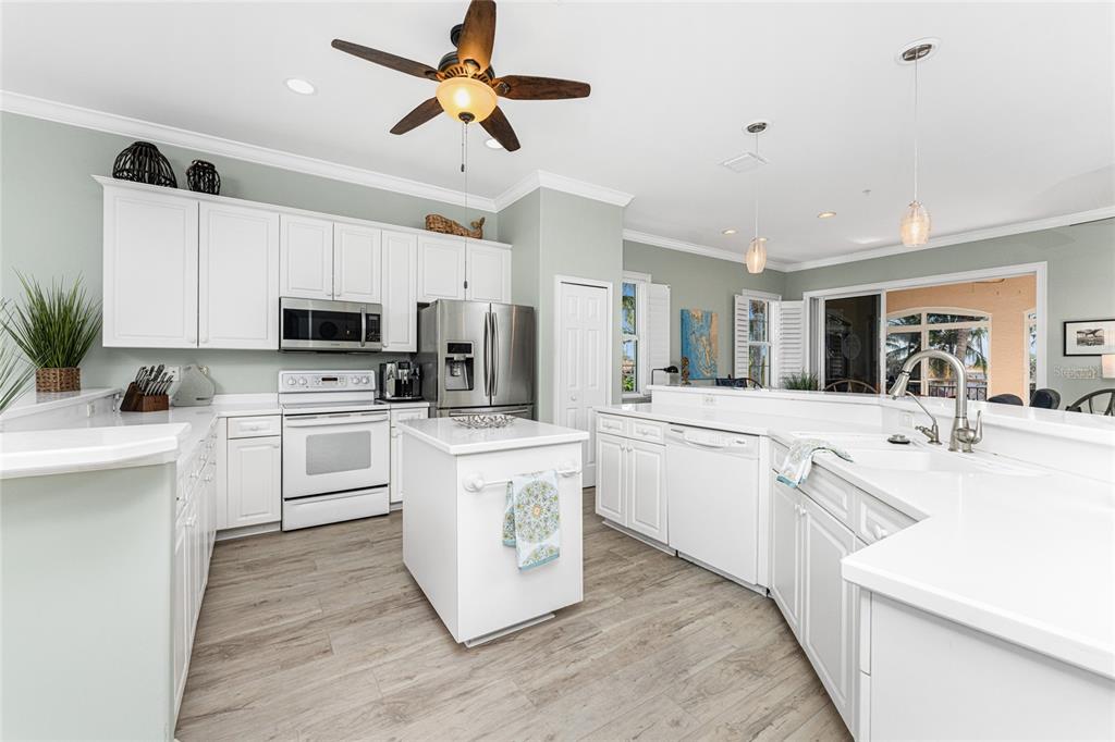 3464 SUNSET KEY CIRCLE UNIT 103, PUNTA GORDA, FL — photo 5 of 30