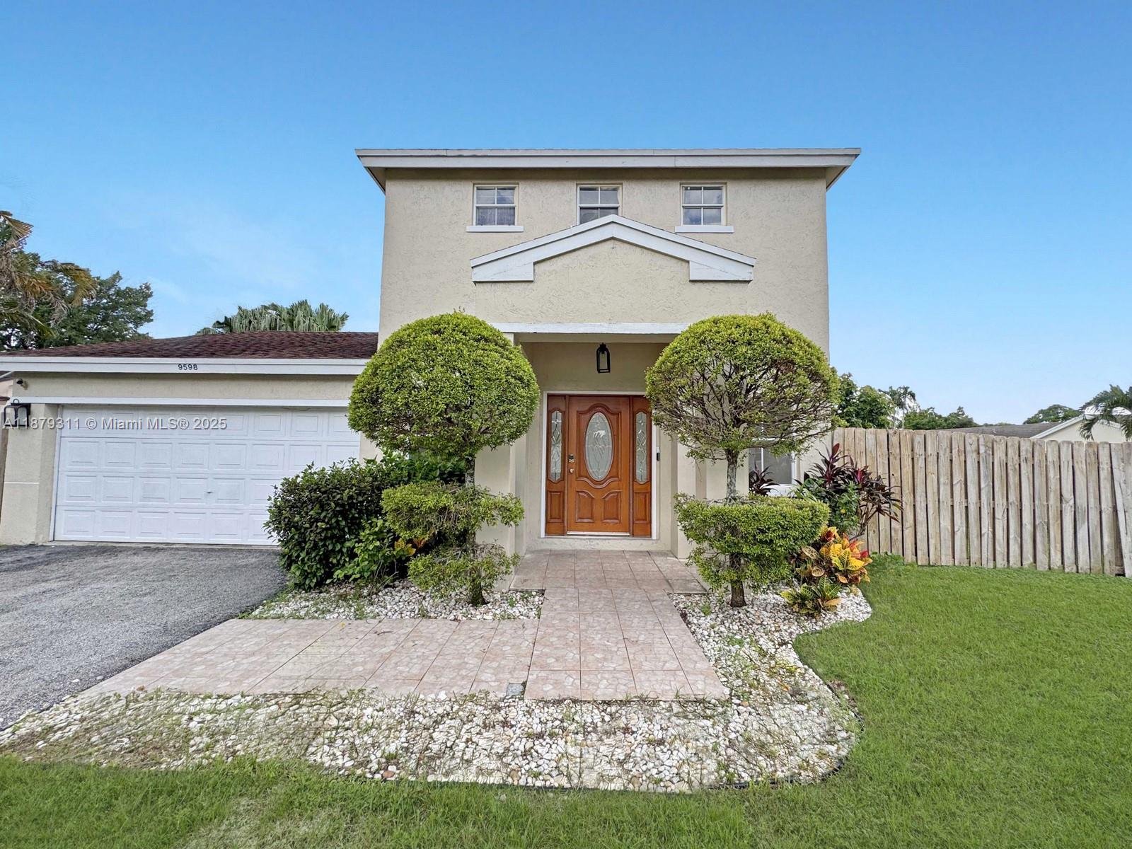 9598 NW 53rd St, Sunrise FL 33351