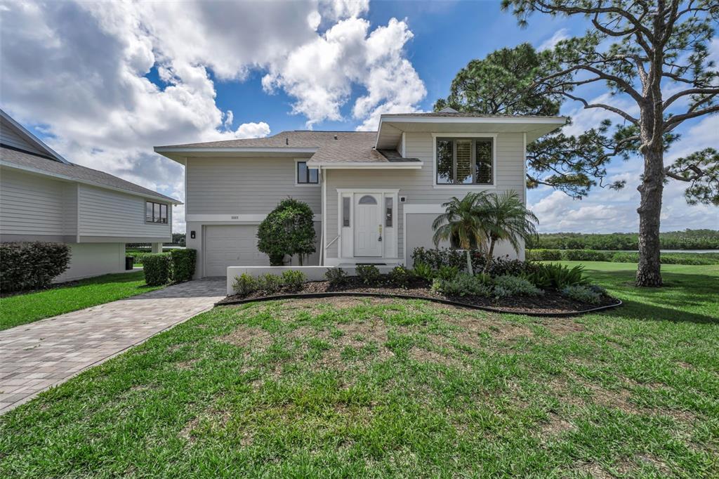 1015 TEAL POINTE