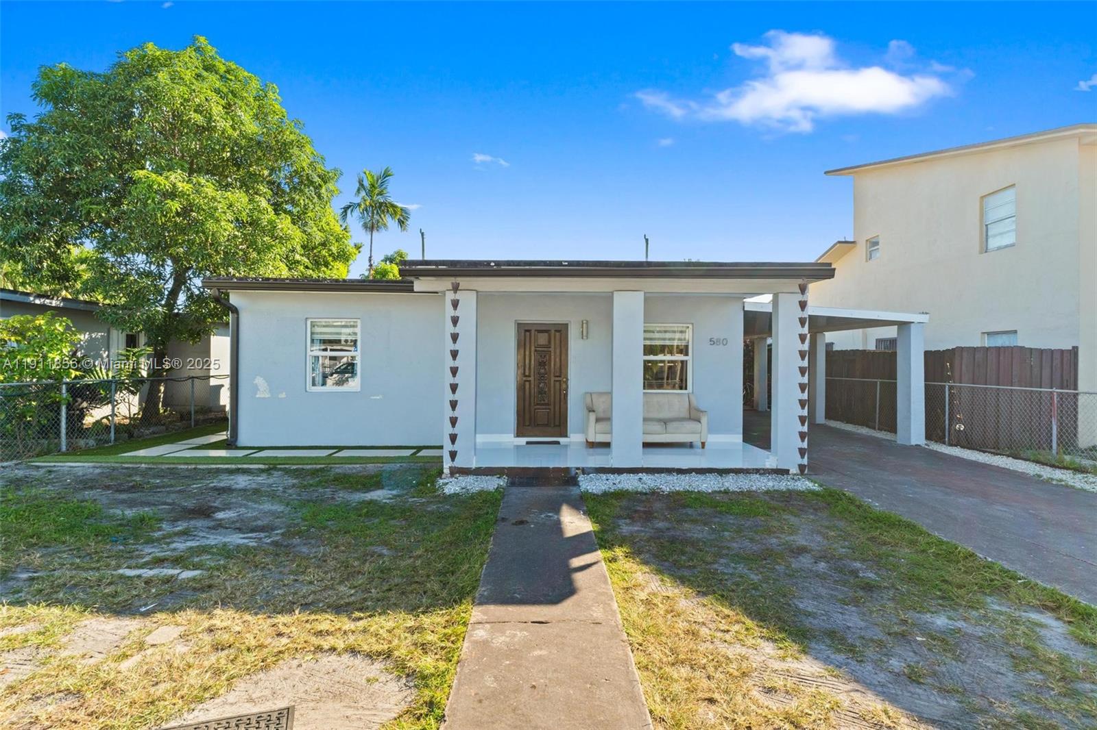 580 E 44th St, Hialeah FL 33013