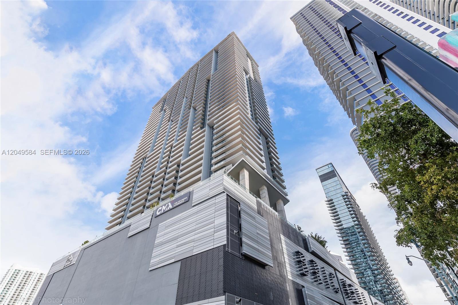 88 SW 7th St # 2401, Miami FL 33130