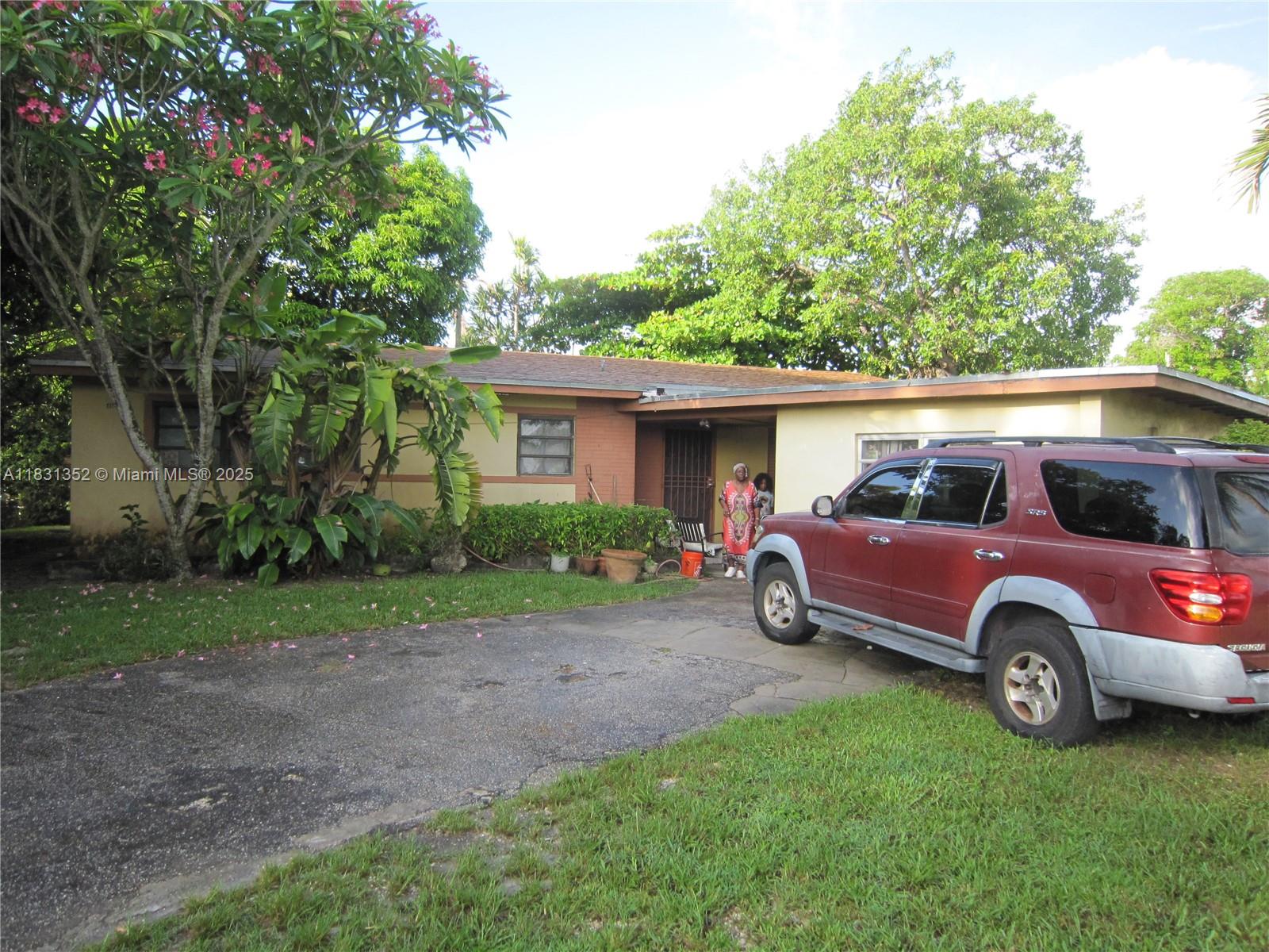 1112 NE 110th St, Miami FL 33161