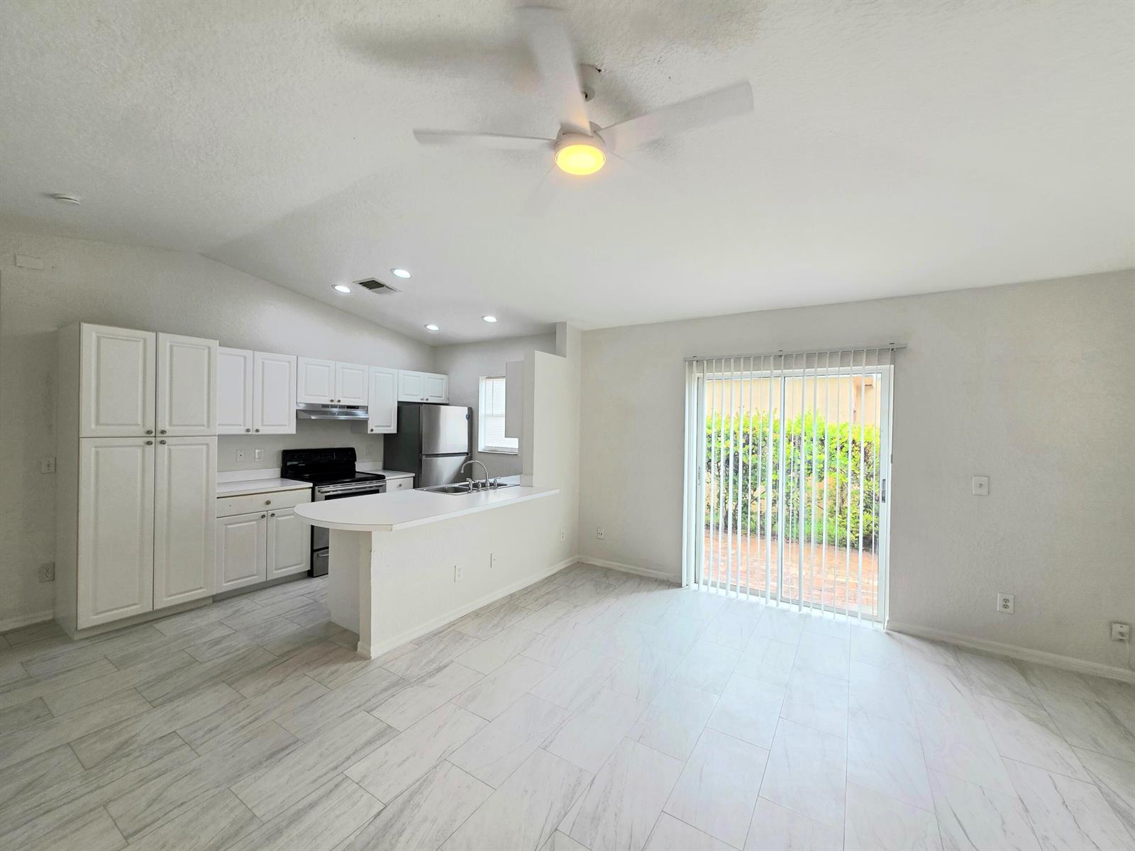 569 E Ridge Circle N, Boynton Beach FL 33435