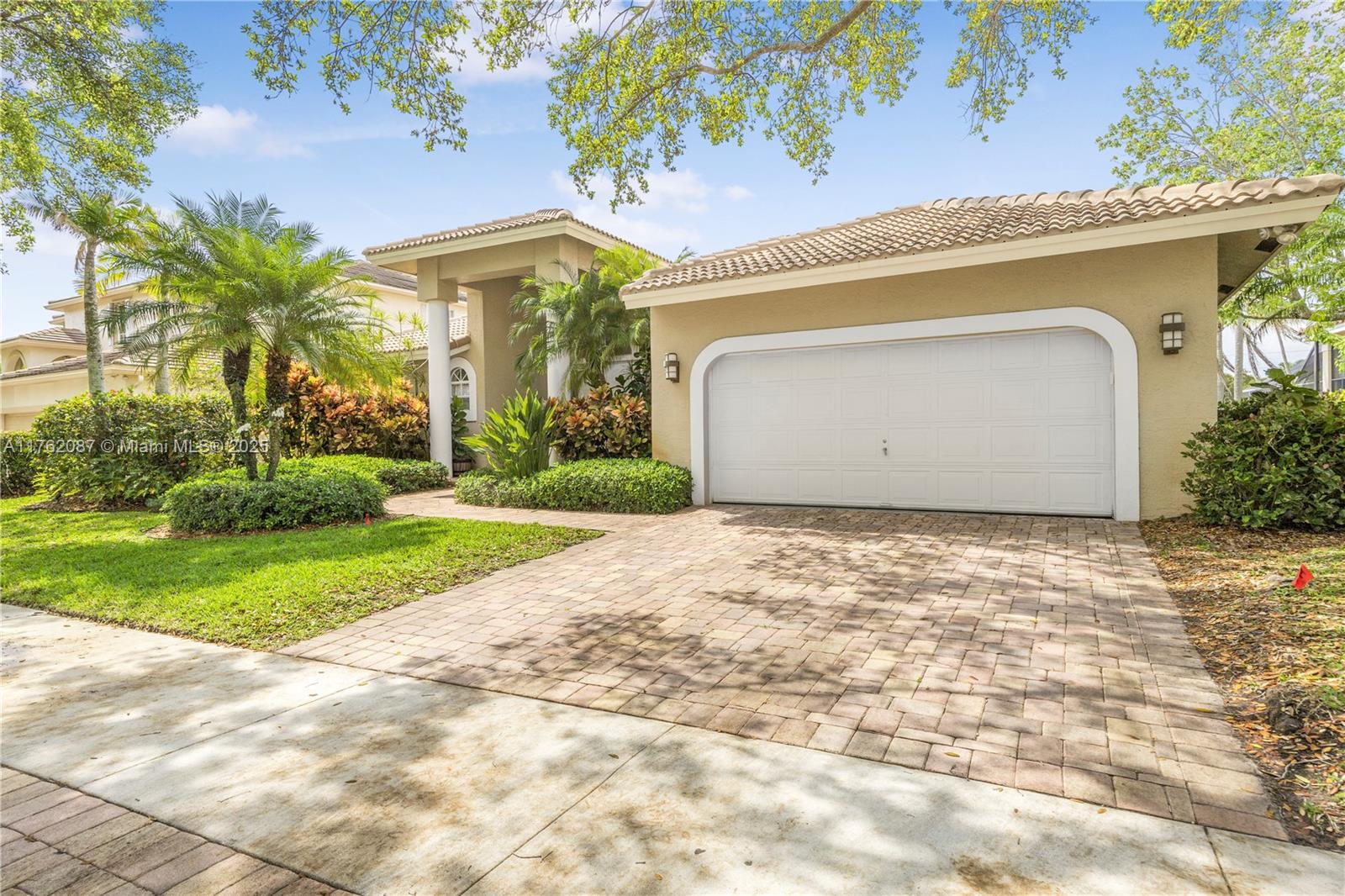 2943 Oakbrook Dr, Weston FL 33332