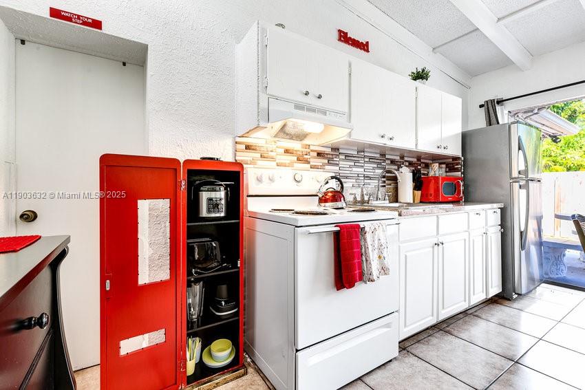 Kitchen with Beautiful view of back porch — HOLLYWOOD, FL