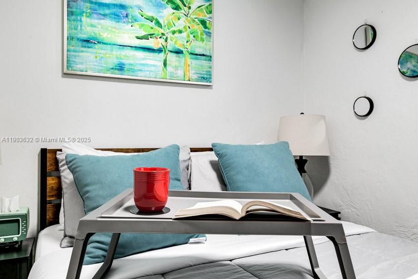 Cozy bedroom — HOLLYWOOD, FL